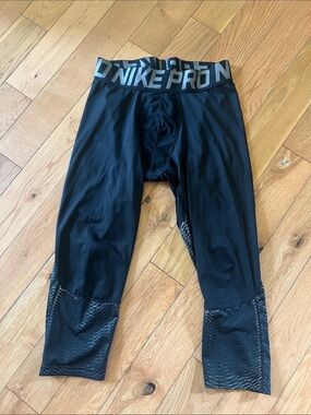Nike Black Compression 3/4 Training Tights with Silver Logo Waistband
